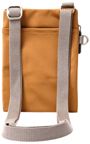 Roka Chelsea XS Torba na ramię z nylonu z recyklingu - Biscuit Brown