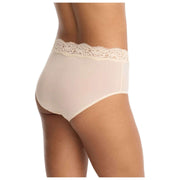 Majtki Skarlett Blue Divine Lace Trim - kremowe przy świecach