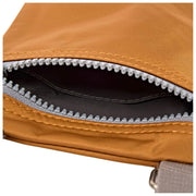 Roka Chelsea XS Torba na ramię z nylonu z recyklingu - Biscuit Brown