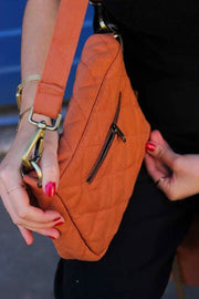 Pikowana torba na ramię Hindbag Margault - Sienna
