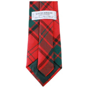 Nowoczesny krawat w kratę Locharron of Scotland Reiver Maxwell - czerwono-zielony